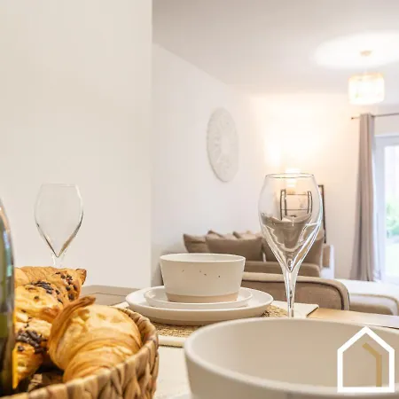 Stylish & Modern 2 Bed 2 Bath With Free Parking Apartment Leeds  Exterior photo