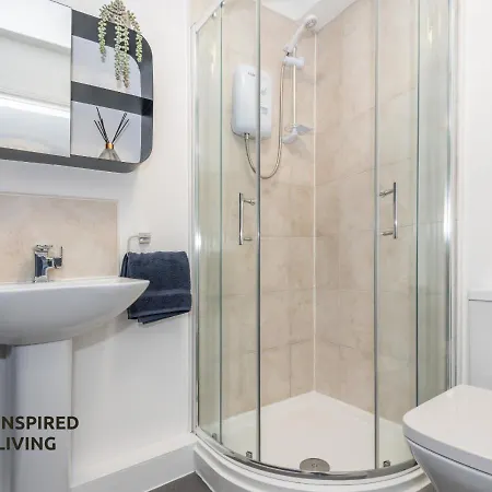 Stylish & Modern 2 Bed 2 Bath With Free Parking Apartment Leeds  Exterior photo