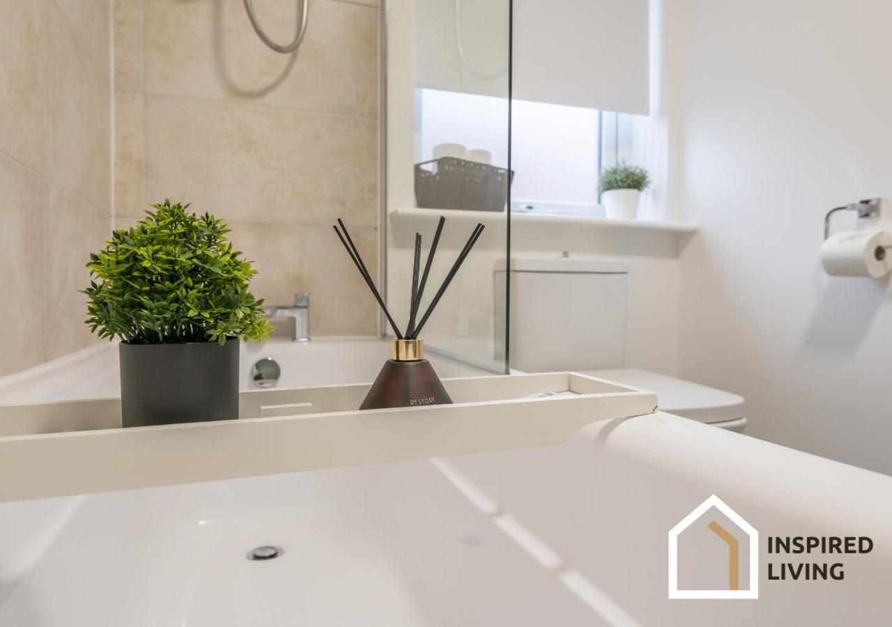 Apartment Stylish & Modern 2 Bed 2 Bath With Free Parking *