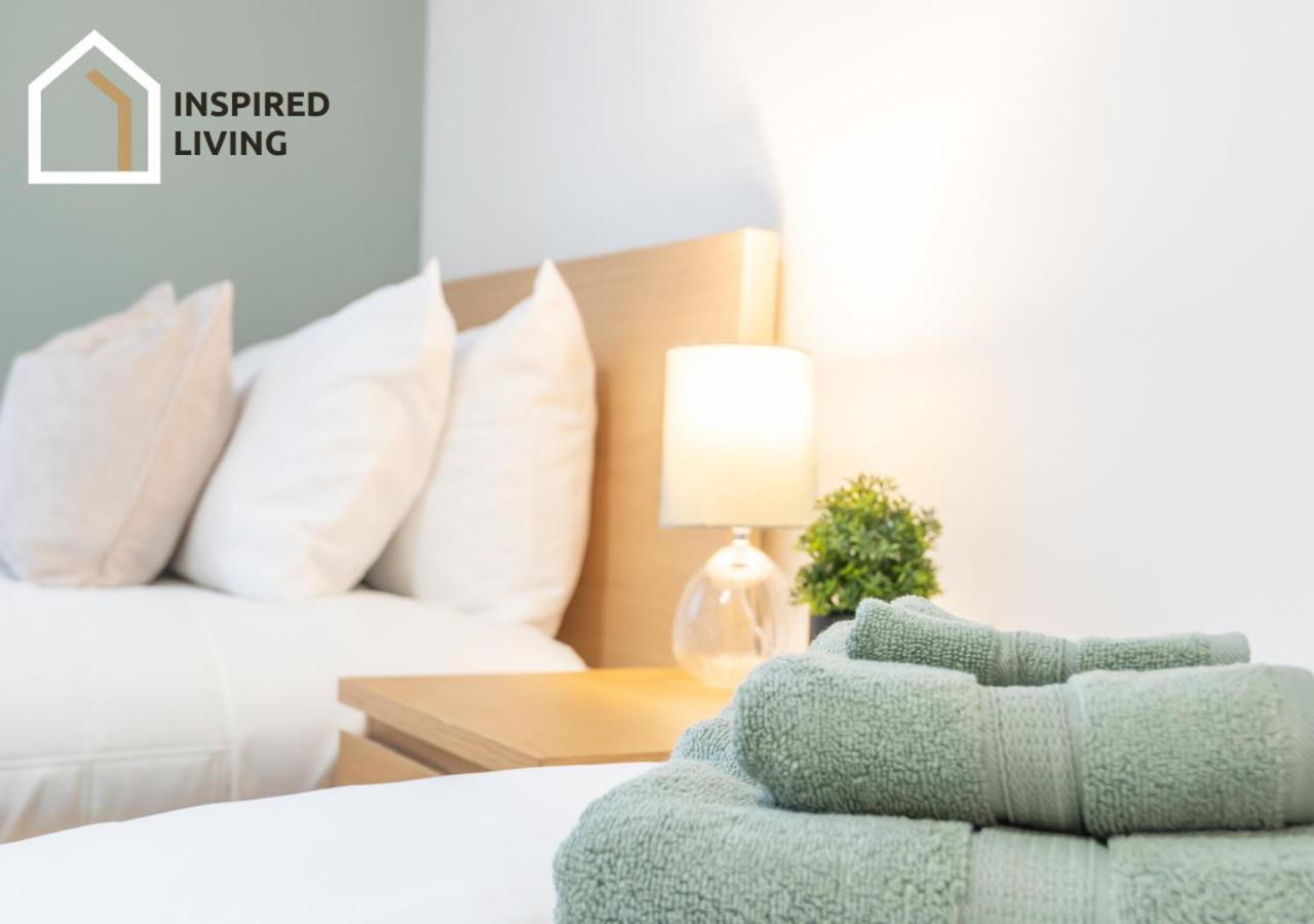Apartment Stylish & Modern 2 Bed 2 Bath With Free Parking Leeds (West Yorkshire)
