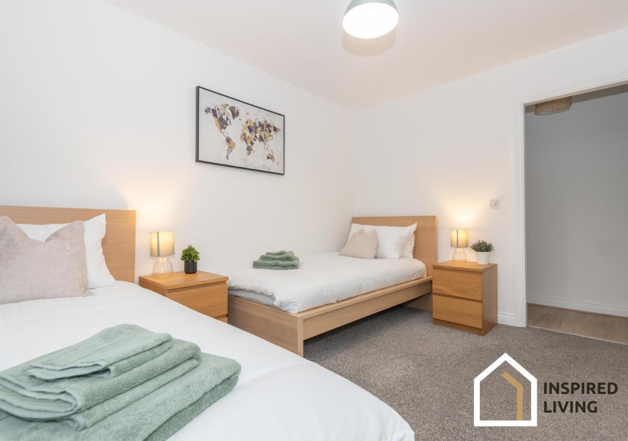 Stylish & Modern 2 Bed 2 Bath With Free Parking * Leeds (West Yorkshire)