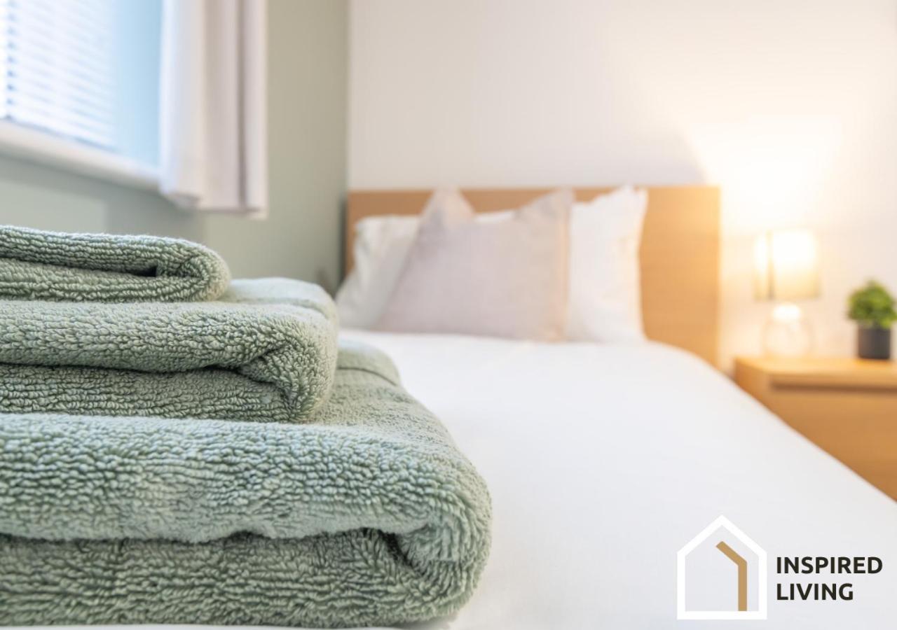 Stylish & Modern 2 Bed 2 Bath With Free Parking Apartment