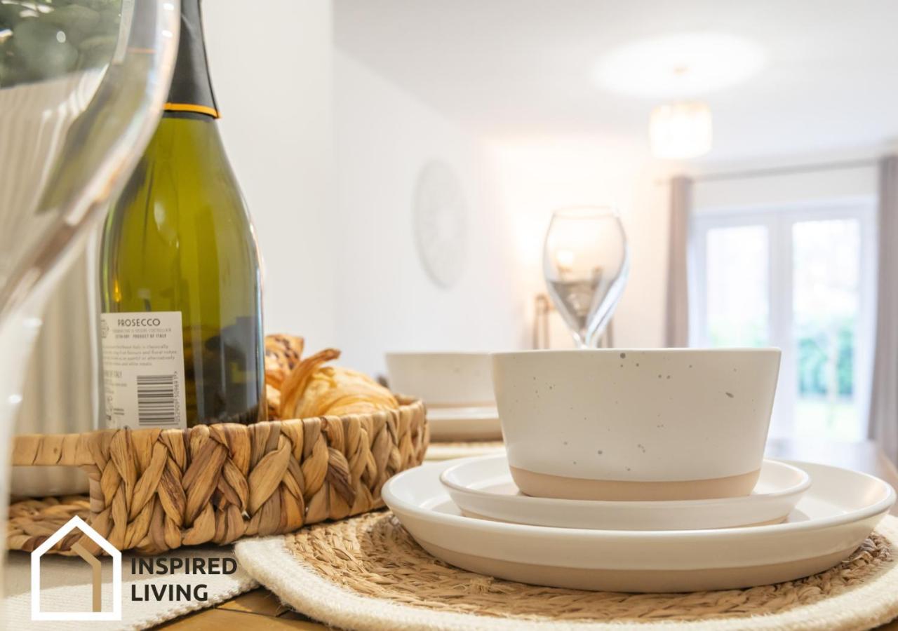 Stylish & Modern 2 Bed 2 Bath With Free Parking Apartment *