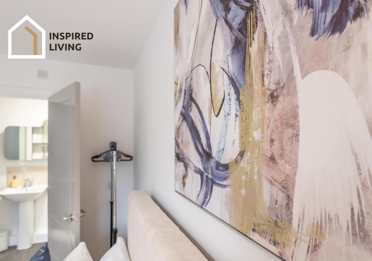 Stylish & Modern 2 Bed 2 Bath With Free Parking Apartment *