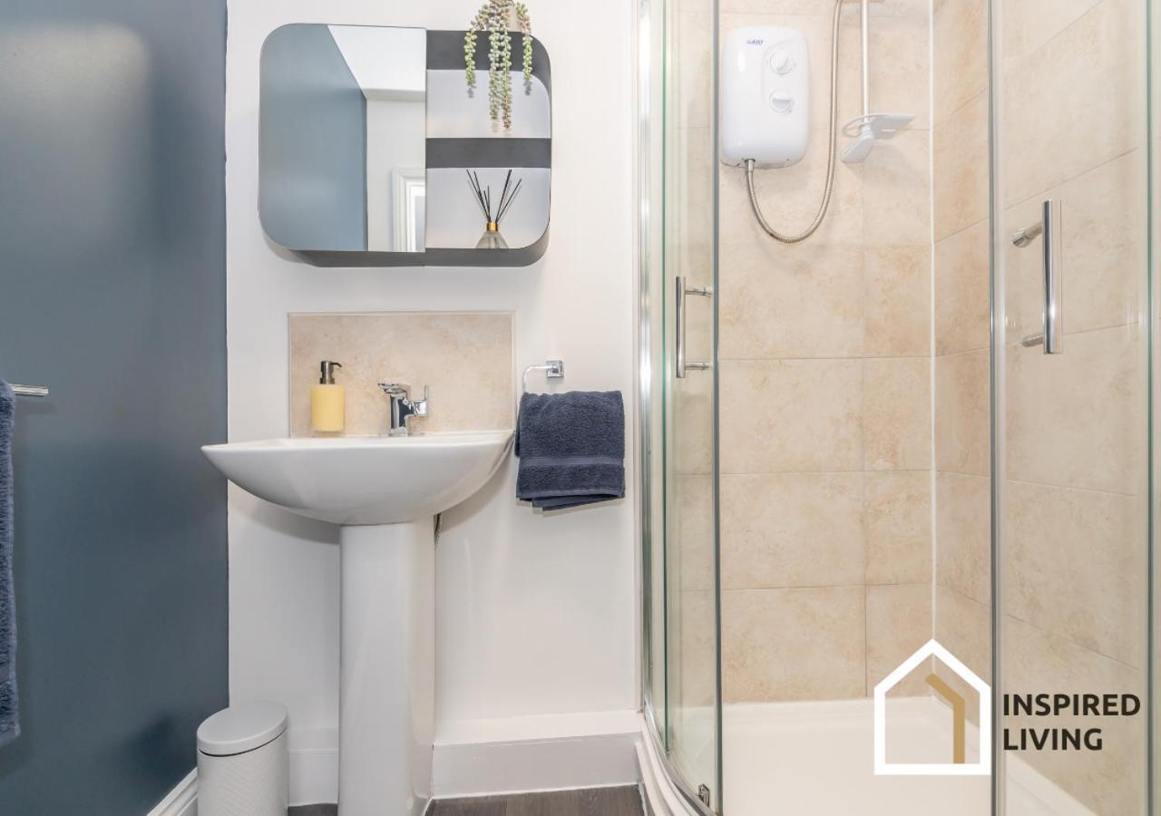 Apartment Stylish & Modern 2 Bed 2 Bath With Free Parking *