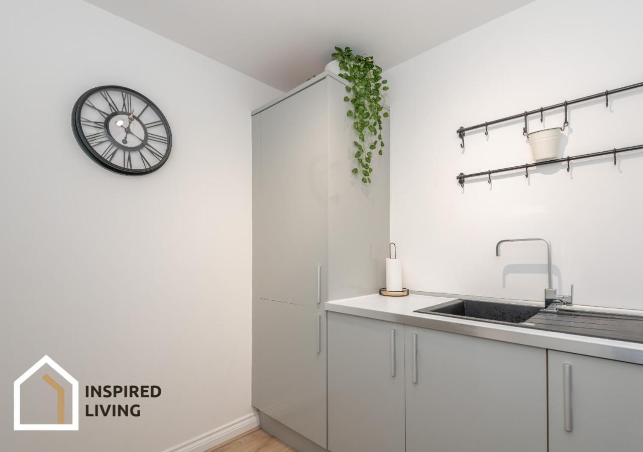 Stylish & Modern 2 Bed 2 Bath With Free Parking Apartment Leeds (West Yorkshire)