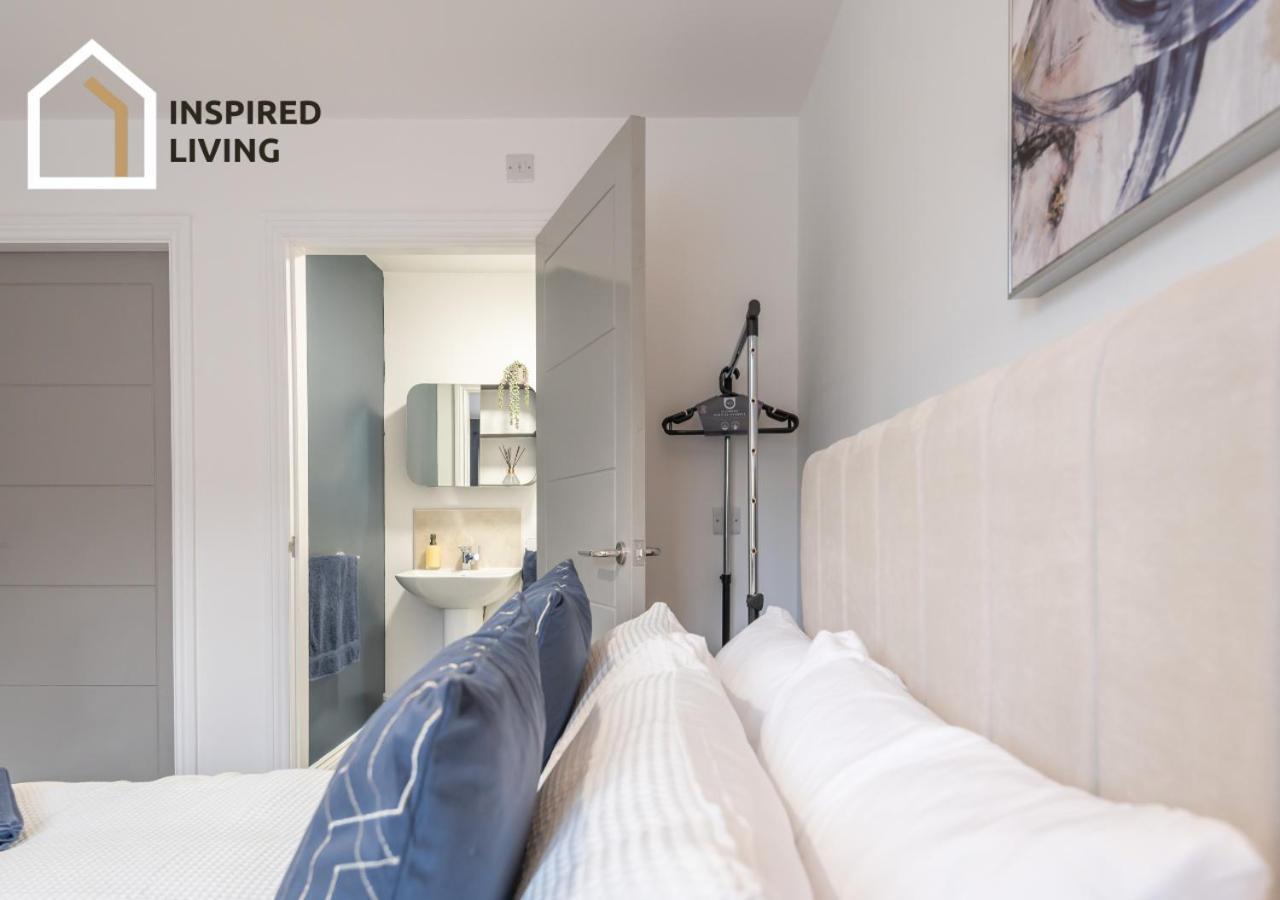 Stylish & Modern 2 Bed 2 Bath With Free Parking * Leeds (West Yorkshire)