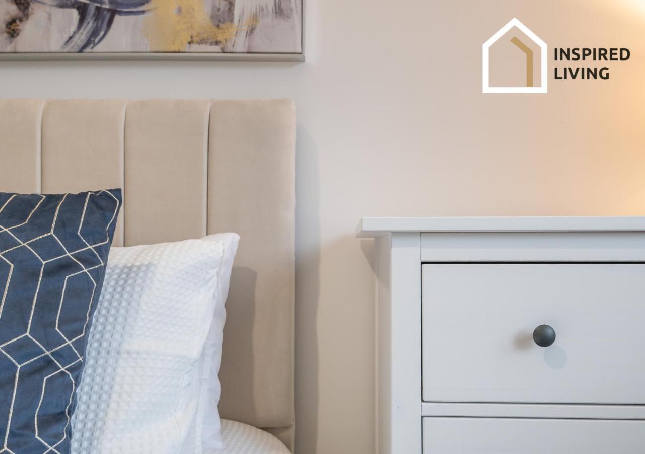 Stylish & Modern 2 Bed 2 Bath With Free Parking Apartment