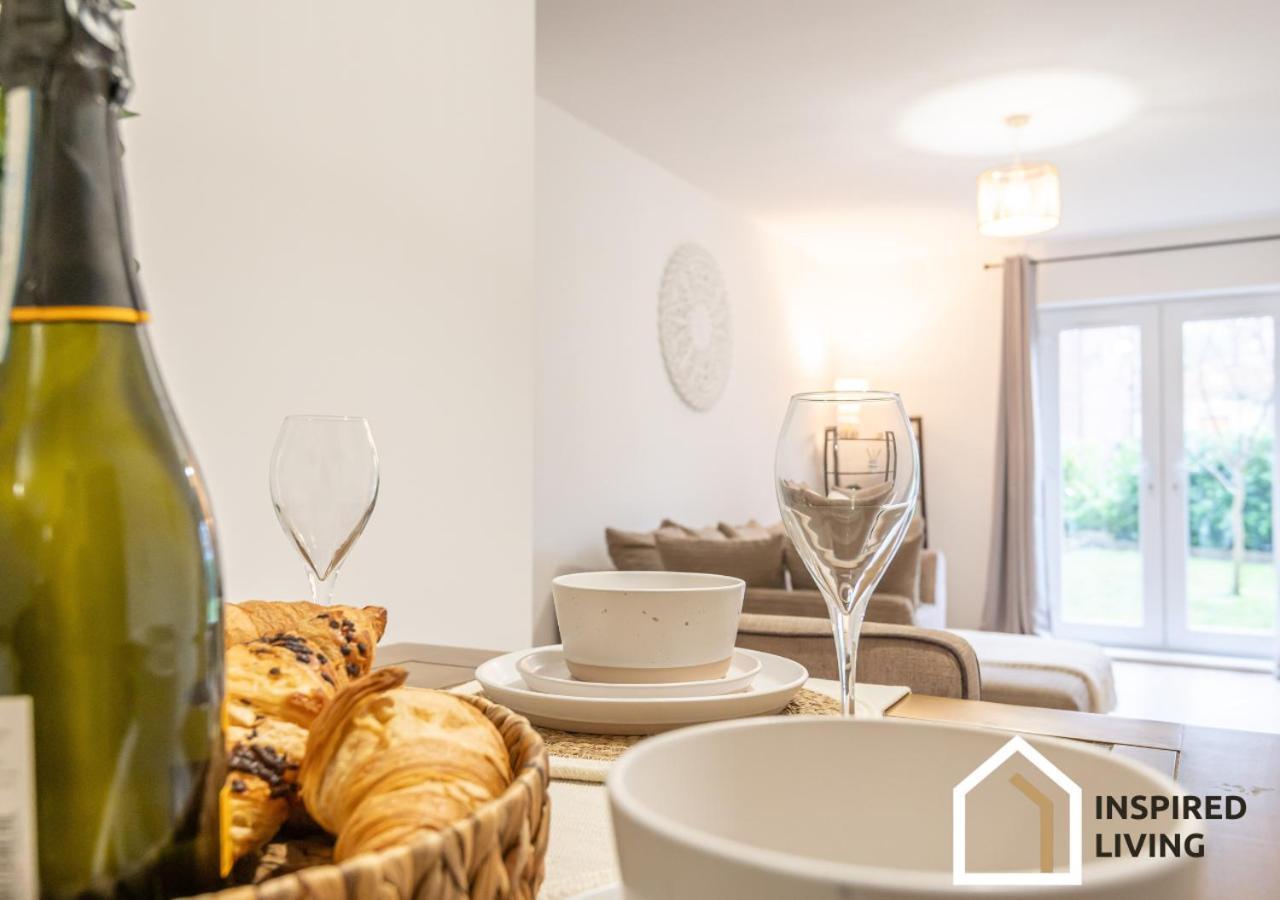 Apartment Stylish & Modern 2 Bed 2 Bath With Free Parking *