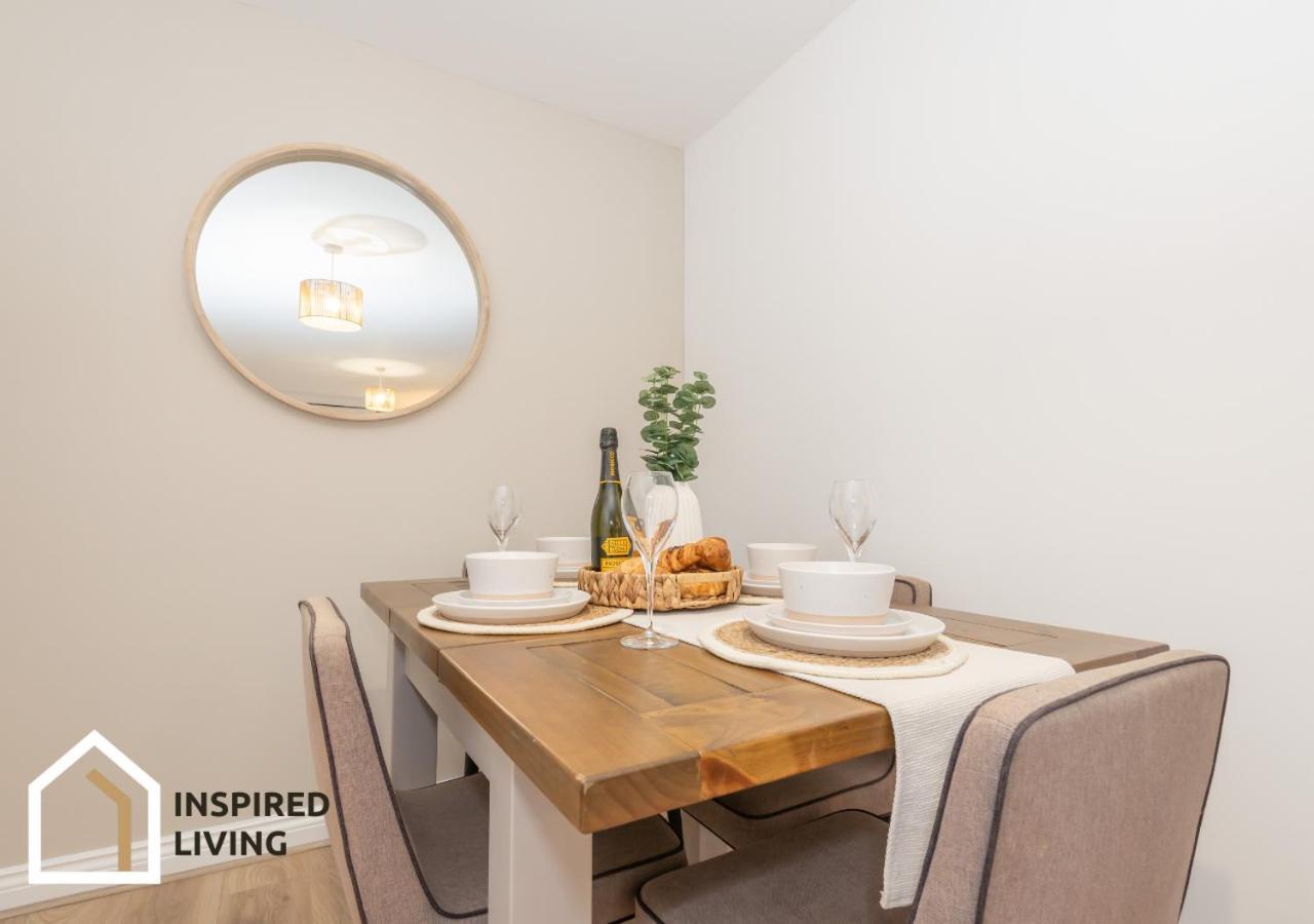 Stylish & Modern 2 Bed 2 Bath With Free Parking Leeds (West Yorkshire)