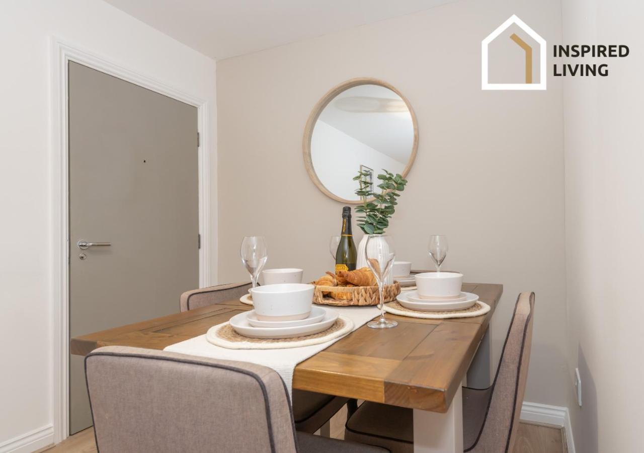 Apartment Stylish & Modern 2 Bed 2 Bath With Free Parking